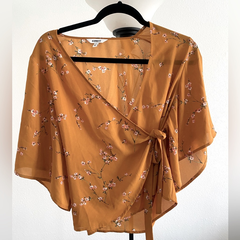 Lightweight wraparound Floral Blouse